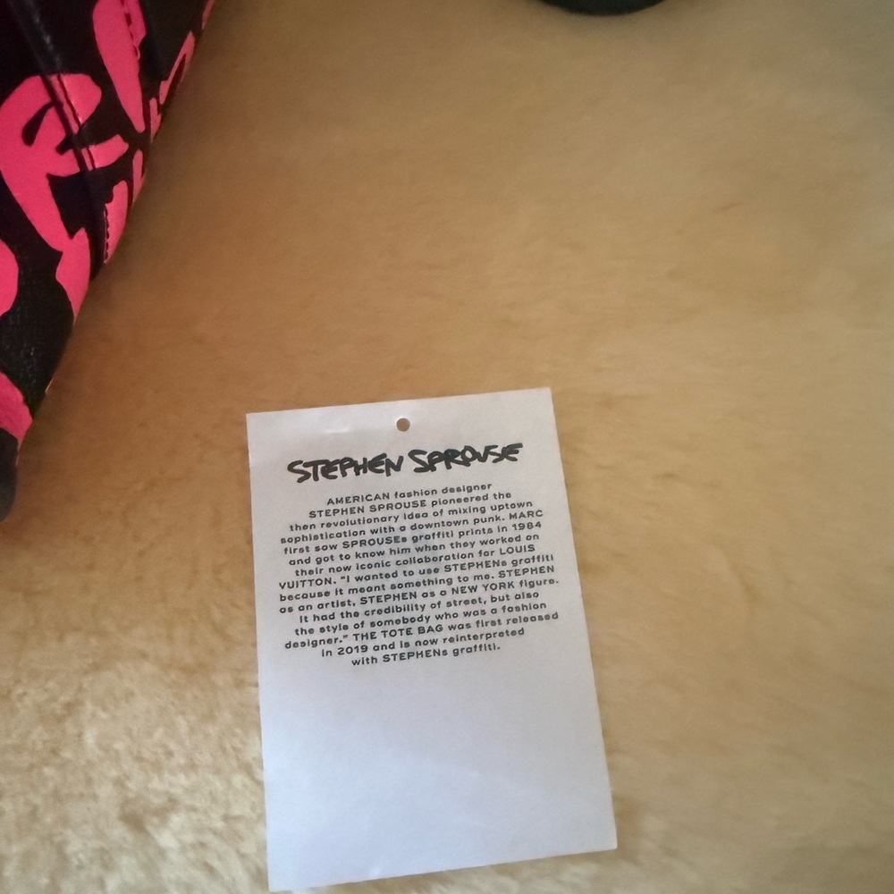Marc Jacobs Bold Pink Graffiti Canvas Tote with Black Accents - Picture 4 of 6